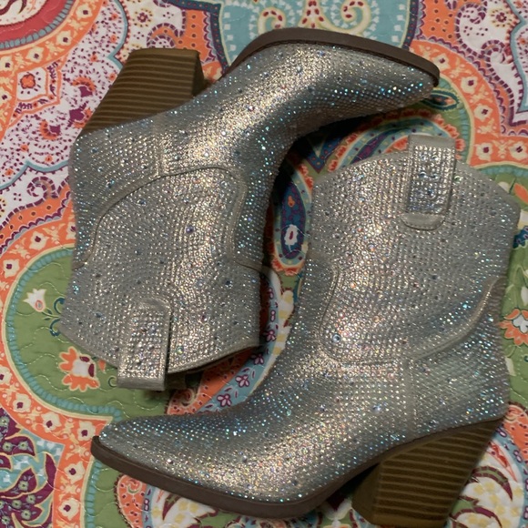 EUC Sparkling boots. 7.5 - Picture 4 of 5